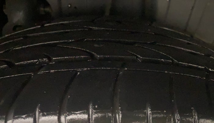 2023 Mahindra XUV300 W8 (O) 1.5 DIESEL, Diesel, Manual, 68,434 km, Left Rear Tyre Tread