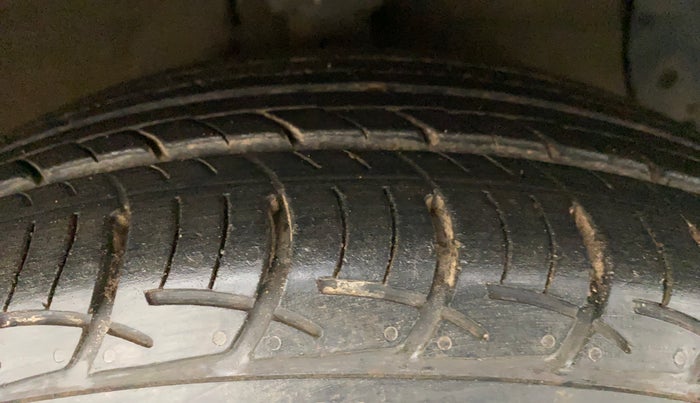 2014 Hyundai Grand i10 ASTA AT 1.2 KAPPA VTVT, CNG, Automatic, 1,05,850 km, Right Front Tyre Tread