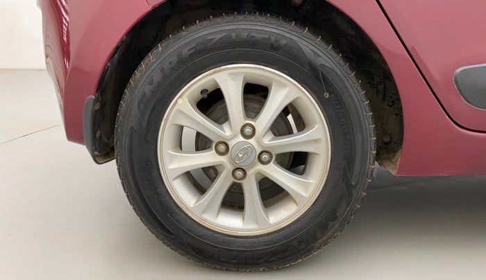 2014 Hyundai Grand i10 ASTA AT 1.2 KAPPA VTVT, CNG, Automatic, 1,05,850 km, Right Rear Wheel