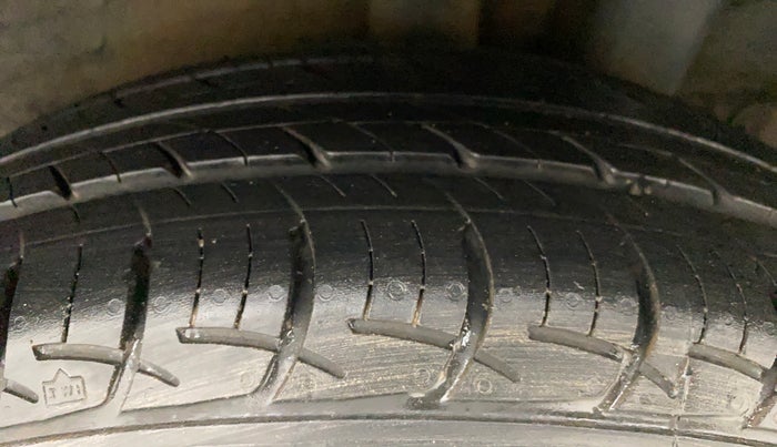 2014 Hyundai Grand i10 ASTA AT 1.2 KAPPA VTVT, CNG, Automatic, 1,05,850 km, Left Rear Tyre Tread