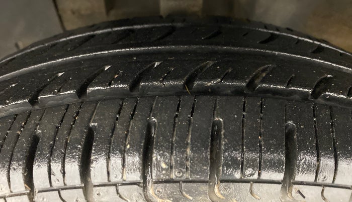 2017 Renault Kwid CLIMBER 1.0 AT, Petrol, Automatic, 11,146 km, Left Front Tyre Tread