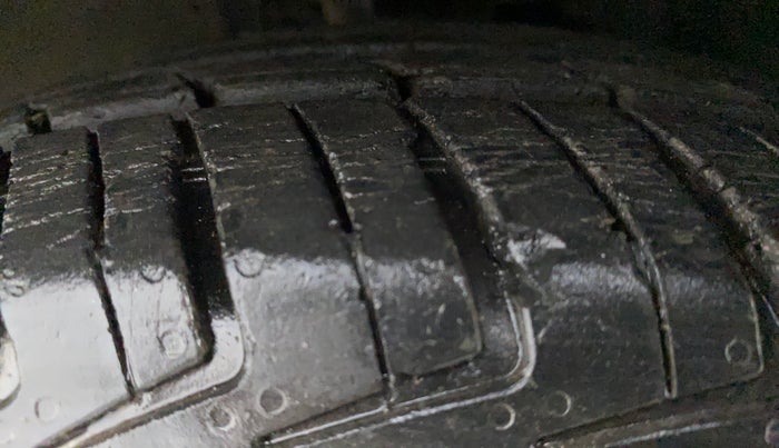 2010 Hyundai i10 MAGNA 1.2, Petrol, Manual, 83,367 km, Left Front Tyre Tread