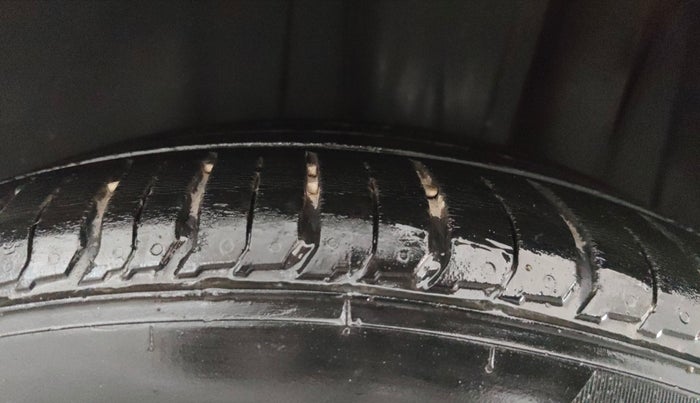 2015 Maruti S Cross ZETA 1.6, Diesel, Manual, 1,09,499 km, Left Rear Tyre Tread