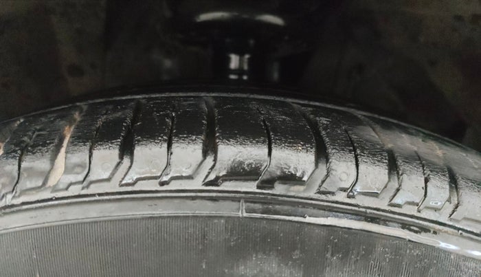 2015 Maruti S Cross ZETA 1.6, Diesel, Manual, 1,09,499 km, Right Front Tyre Tread