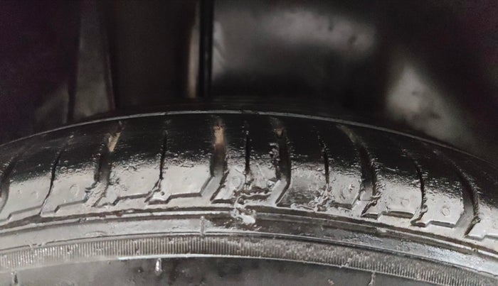 2015 Maruti S Cross ZETA 1.6, Diesel, Manual, 1,09,499 km, Right Rear Tyre Tread