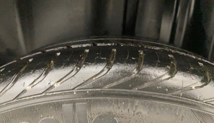 2018 Skoda Rapid AMBITION 1.6 MPI MT, Petrol, Manual, 24,931 km, Left Rear Tyre Tread