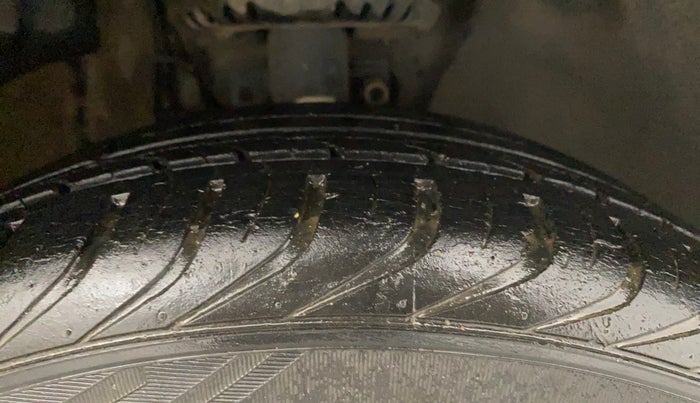 2018 Skoda Rapid AMBITION 1.6 MPI MT, Petrol, Manual, 24,931 km, Right Front Tyre Tread