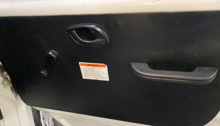 2022 Maruti Eeco 5 STR AC CNG (O), CNG, Manual, 70,838 km, Driver Side Door Panels Control