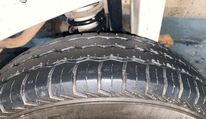 2022 Maruti Eeco 5 STR AC CNG (O), CNG, Manual, 70,838 km, Left Rear Tyre Tread