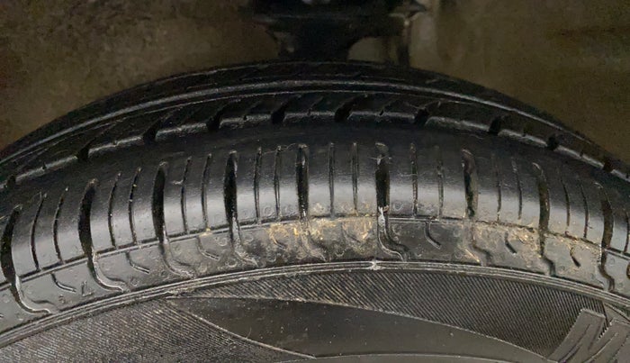 2015 Maruti Alto 800 LXI, Petrol, Manual, 50,286 km, Left Front Tyre Tread