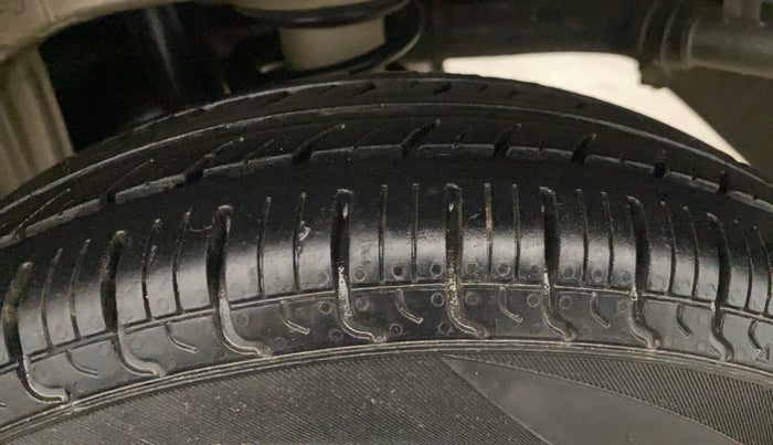2015 Maruti Alto 800 LXI, Petrol, Manual, 50,286 km, Left Rear Tyre Tread