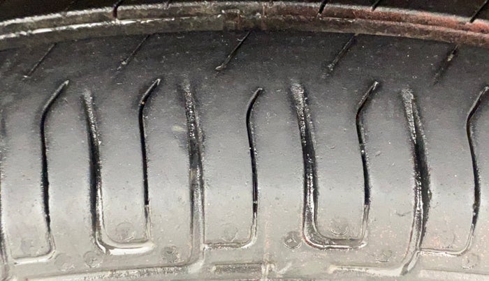 2017 Maruti Wagon R 1.0 VXI, Petrol, Manual, 35,930 km, Left Front Tyre Tread