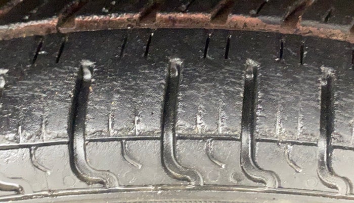 2017 Maruti Wagon R 1.0 VXI, Petrol, Manual, 35,930 km, Right Front Tyre Tread