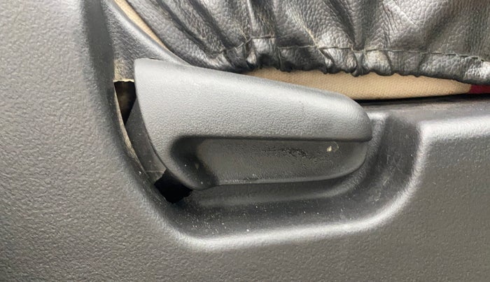 2017 Maruti Wagon R 1.0 VXI, Petrol, Manual, 35,930 km, Driver Side Adjustment Panel