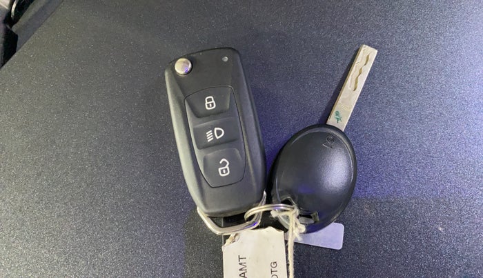 2025 Tata PUNCH Adventure Plus AMT, Petrol, Automatic, 4,428 km, Key Close Up