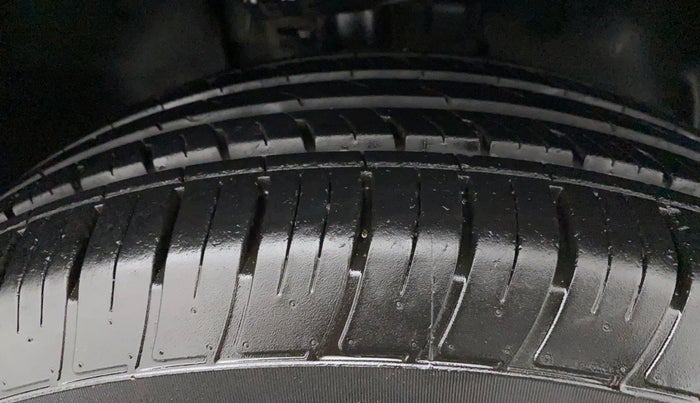 2022 Tata Harrier XT PLUS 2.0L KRYOTEC DARK EDITON, Diesel, Manual, 20,138 km, Right Front Tyre Tread