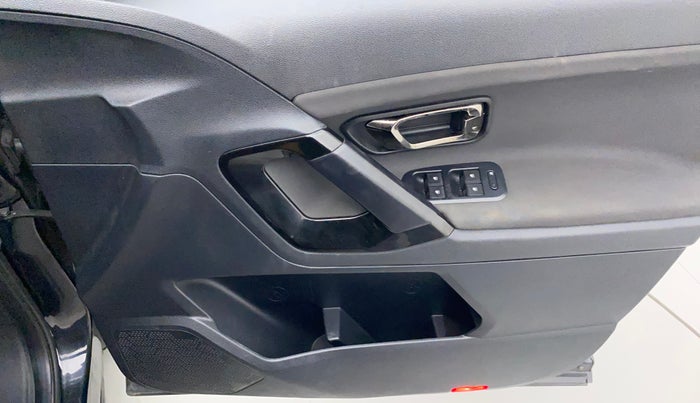 2022 Tata Harrier XT PLUS 2.0L KRYOTEC DARK EDITON, Diesel, Manual, 20,138 km, Driver Side Door Panels Control