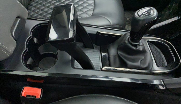 2022 Tata Harrier XT PLUS 2.0L KRYOTEC DARK EDITON, Diesel, Manual, 20,138 km, Gear Lever