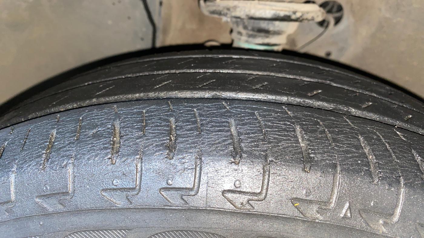 2020 Maruti IGNIS DELTA 1.2 AMT, Petrol, Automatic, 79,536 km, Left Front Tyre Tread
