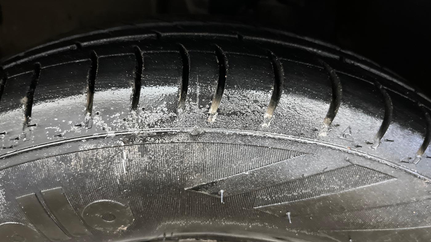 2016 Hyundai i10 SPORTZ 1.1, Petrol, Manual, 60,443 km, Left Front Tyre Tread