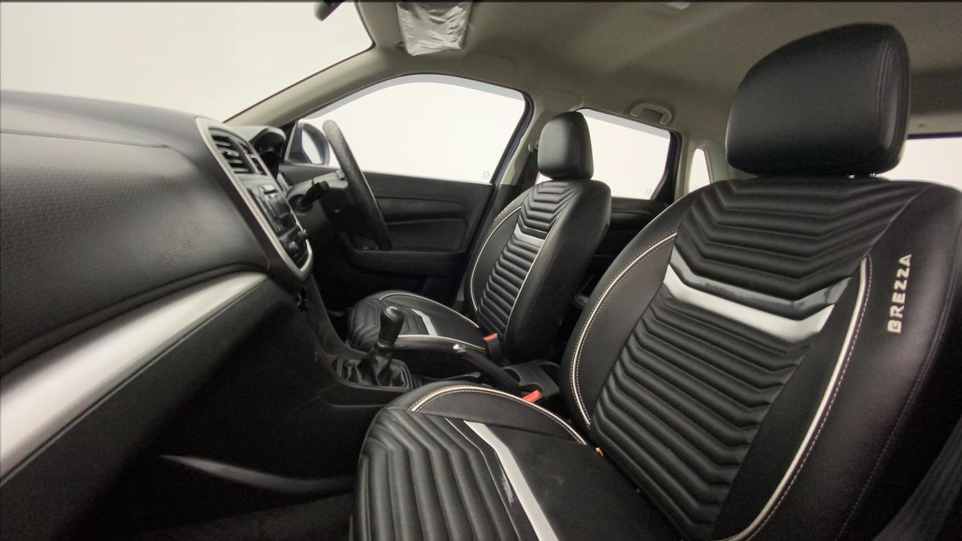 2021 Maruti Vitara Brezza LXI, Petrol, Manual, 24,959 km, Right Side Front Door Cabin