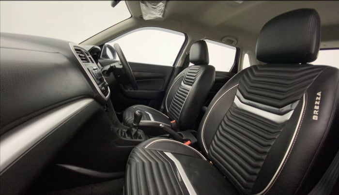 2021 Maruti Vitara Brezza LXI, Petrol, Manual, 24,959 km, Right Side Front Door Cabin
