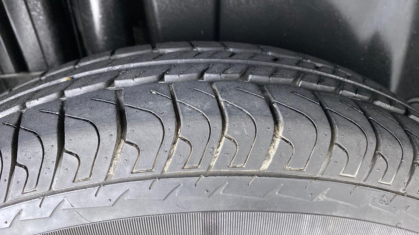 2014 Maruti Swift VXI, Petrol, Manual, 11,716 km, Right Rear Tyre Tread