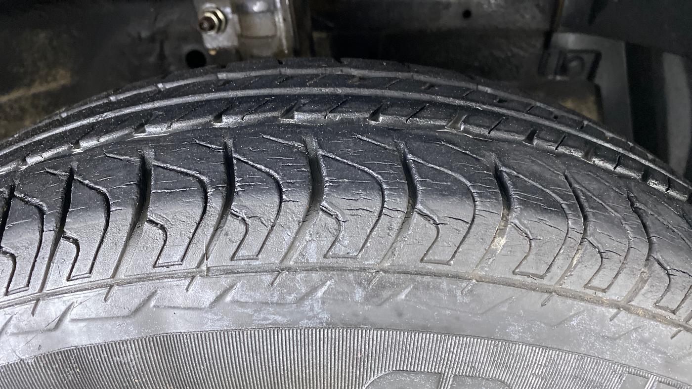 2014 Maruti Swift VXI, Petrol, Manual, 11,716 km, Right Front Tyre Tread