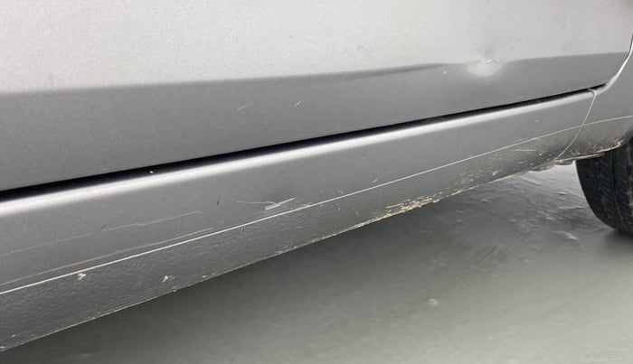 2014 Maruti Swift VXI, Petrol, Manual, 11,716 km, Right running board - Slightly dented