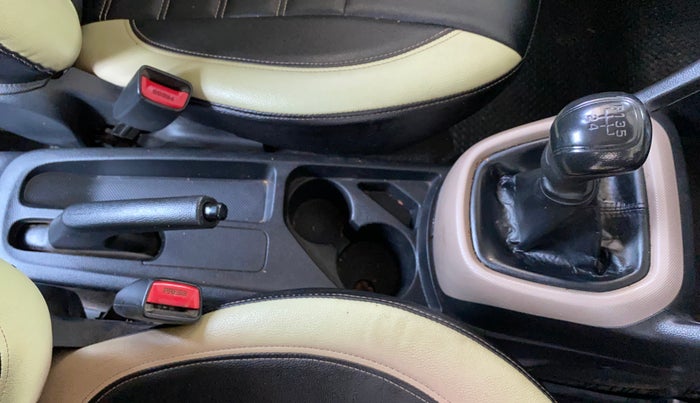 2015 Hyundai Xcent BASE 1.1, Diesel, Manual, 1,17,985 km, Gear Lever