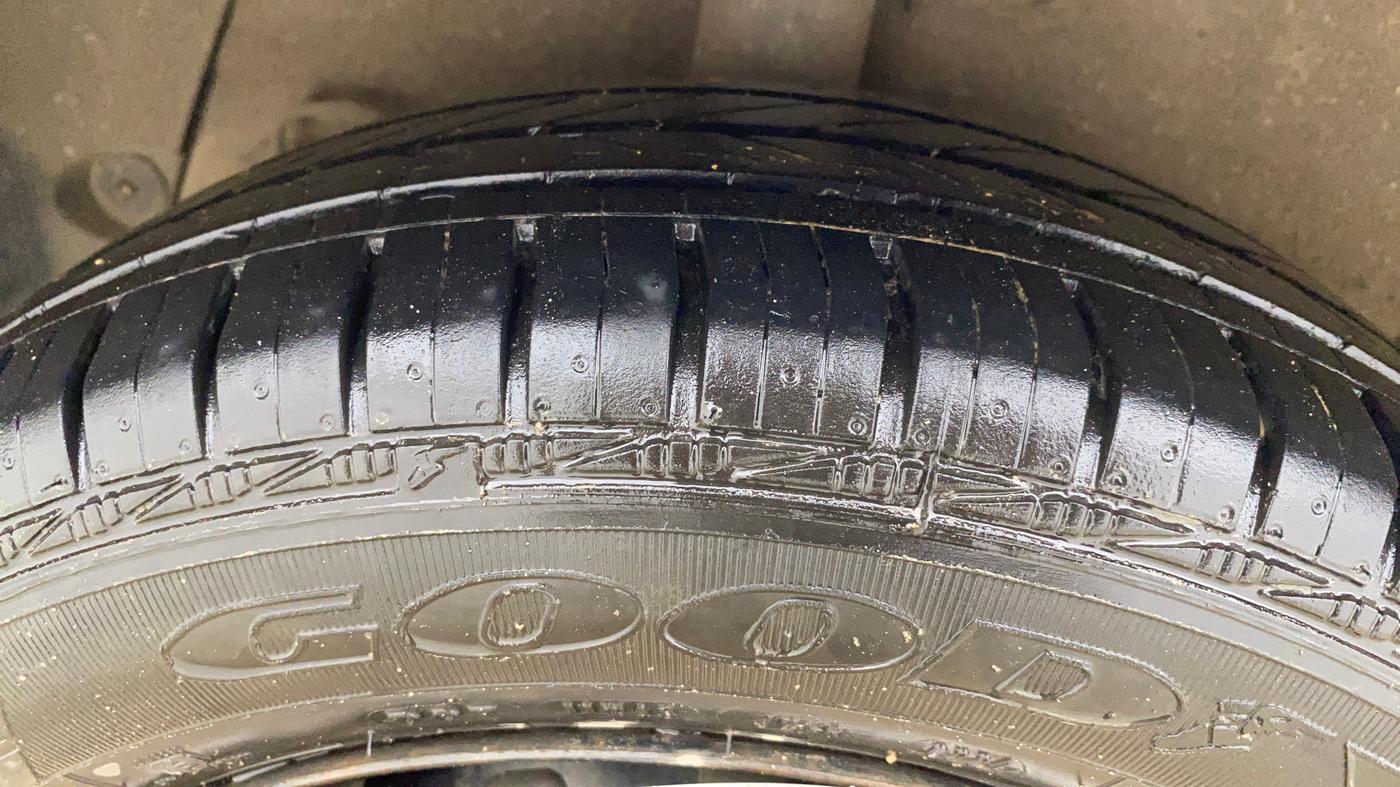 2015 Hyundai Xcent BASE 1.1, Diesel, Manual, 1,18,069 km, Right Rear Tyre Tread