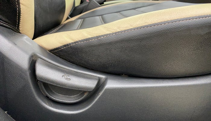 2015 Hyundai Xcent BASE 1.1, Diesel, Manual, 1,17,985 km, Driver Side Adjustment Panel