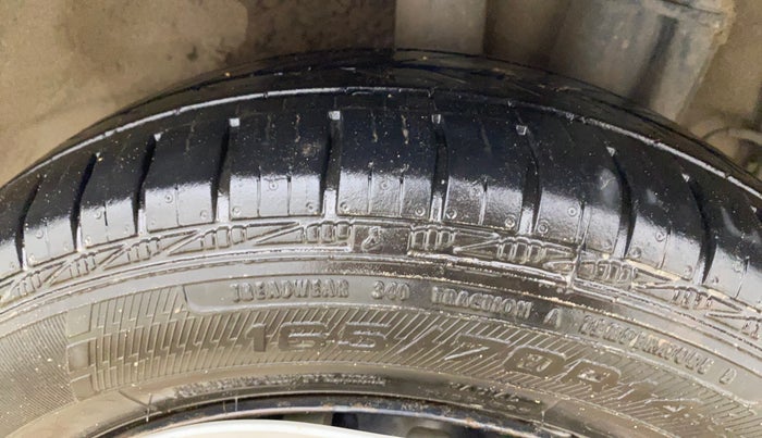 2015 Hyundai Xcent BASE 1.1, Diesel, Manual, 1,17,985 km, Left Rear Tyre Tread