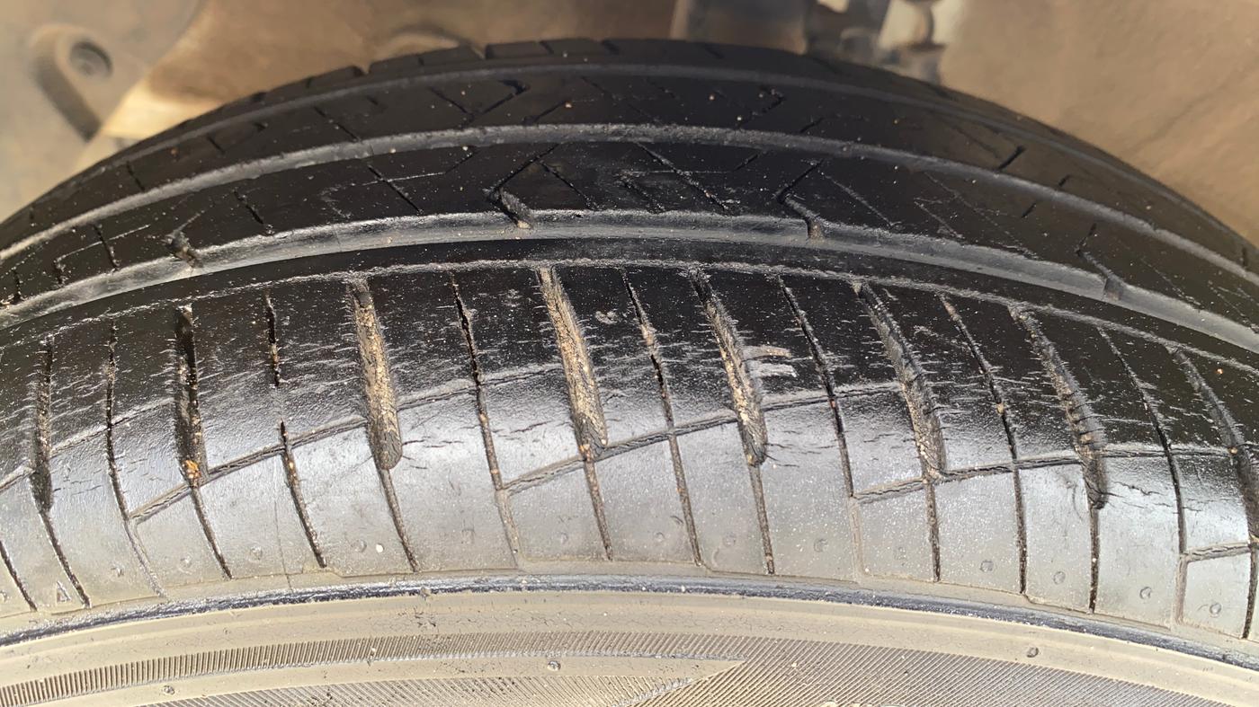 2019 Hyundai Grand i10 SPORTZ AT 1.2 KAPPA VTVT, Petrol, Automatic, 32,576 km, Left Front Tyre Tread