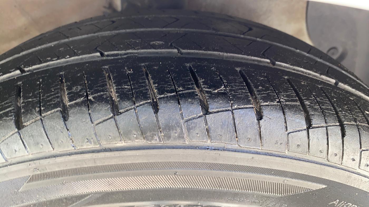 2019 Hyundai Grand i10 SPORTZ AT 1.2 KAPPA VTVT, Petrol, Automatic, 32,576 km, Right Front Tyre Tread