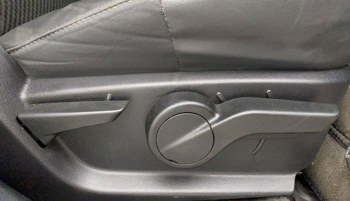2021 Mahindra Thar LX PETROL HT 4WD AT, Petrol, Automatic, 15,139 km, Driver Side Adjustment Panel