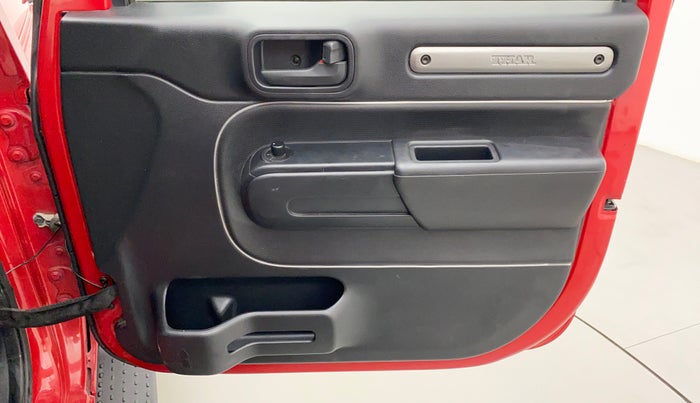 2021 Mahindra Thar LX PETROL HT 4WD AT, Petrol, Automatic, 15,139 km, Driver Side Door Panels Control