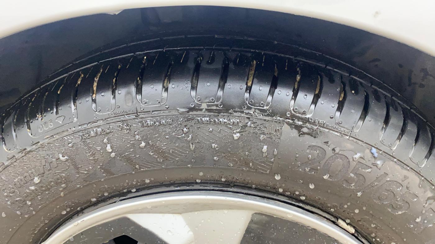 2018 Ford Ecosport TREND + 1.5L PETROL AT, CNG, Automatic, 60,393 km, Right Front Tyre Tread