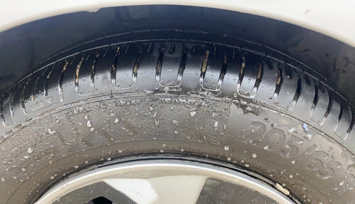 2018 Ford Ecosport TREND + 1.5L PETROL AT, CNG, Automatic, 60,421 km, Right Front Tyre Tread