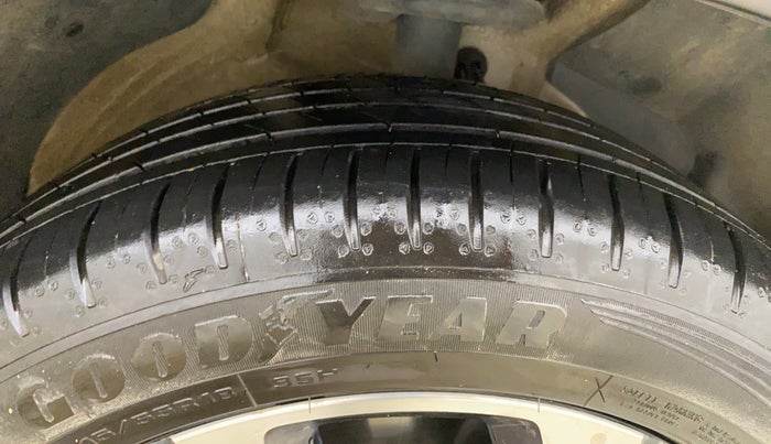 2024 MG HECTOR PLUS SHARP PRO 1.5 TURBO MT 7 STR, Petrol, Manual, 11,010 km, Right Front Tyre Tread