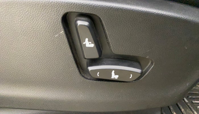 2024 MG HECTOR PLUS SHARP PRO 1.5 TURBO MT 7 STR, Petrol, Manual, 11,010 km, Driver Side Adjustment Panel