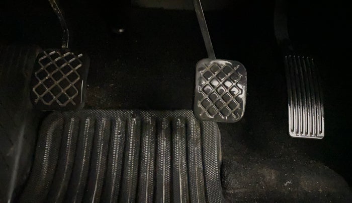 2024 MG HECTOR PLUS SHARP PRO 1.5 TURBO MT 7 STR, Petrol, Manual, 11,010 km, Pedals