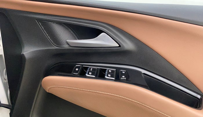 2024 MG HECTOR PLUS SHARP PRO 1.5 TURBO MT 7 STR, Petrol, Manual, 11,010 km, Driver Side Door Panels Control