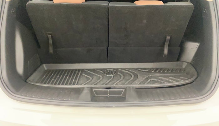 2024 MG HECTOR PLUS SHARP PRO 1.5 TURBO MT 7 STR, Petrol, Manual, 11,010 km, Boot Inside