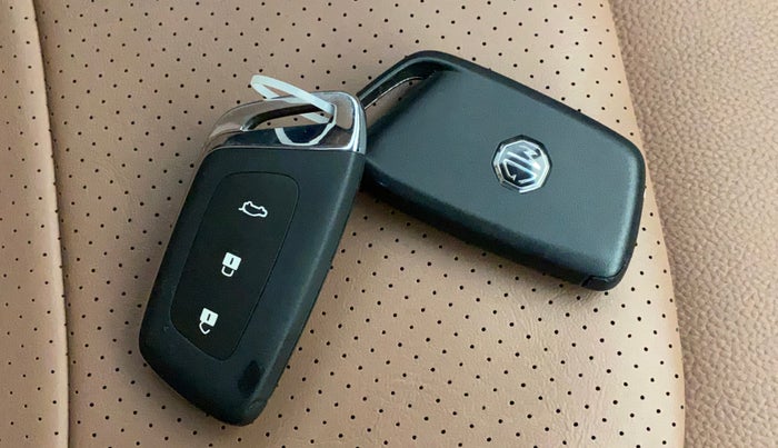 2024 MG HECTOR PLUS SHARP PRO 1.5 TURBO MT 7 STR, Petrol, Manual, 11,010 km, Key Close Up