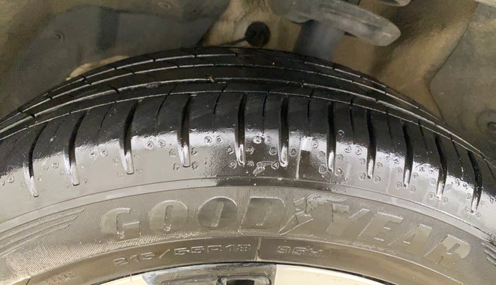 2024 MG HECTOR PLUS SHARP PRO 1.5 TURBO MT 7 STR, Petrol, Manual, 11,010 km, Left Front Tyre Tread