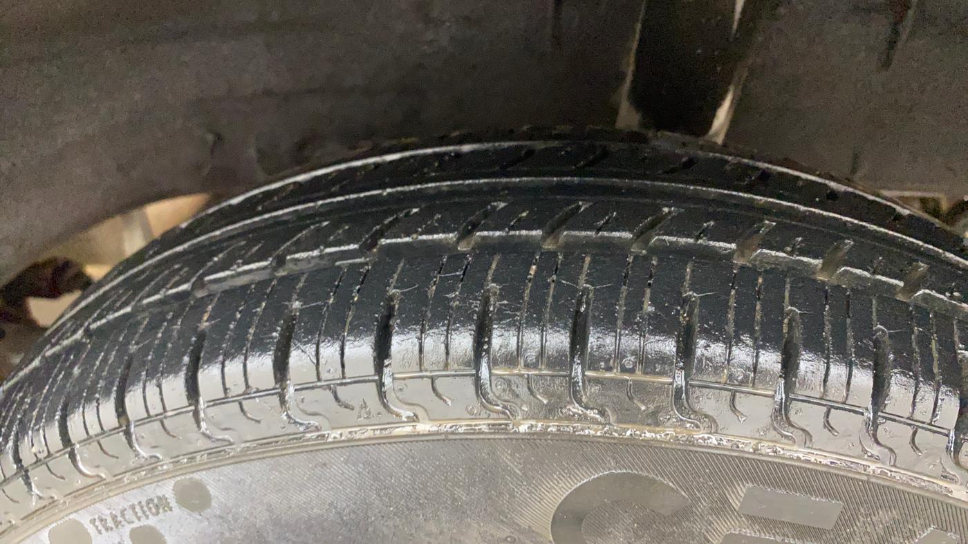 2015 Renault Kwid RXL, Petrol, Manual, 22,255 km, Left Rear Tyre Tread