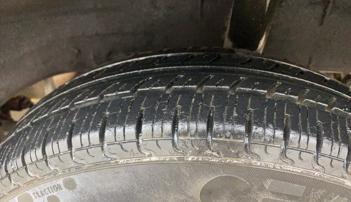 2015 Renault Kwid RXL, Petrol, Manual, 22,308 km, Left Rear Tyre Tread