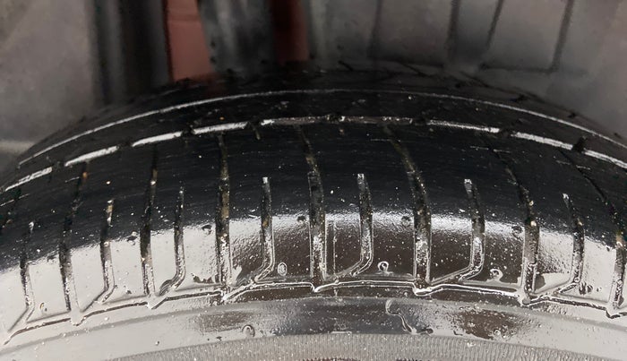 2017 Maruti Dzire ZDI PLUS, Diesel, Manual, 72,139 km, Right Rear Tyre Tread