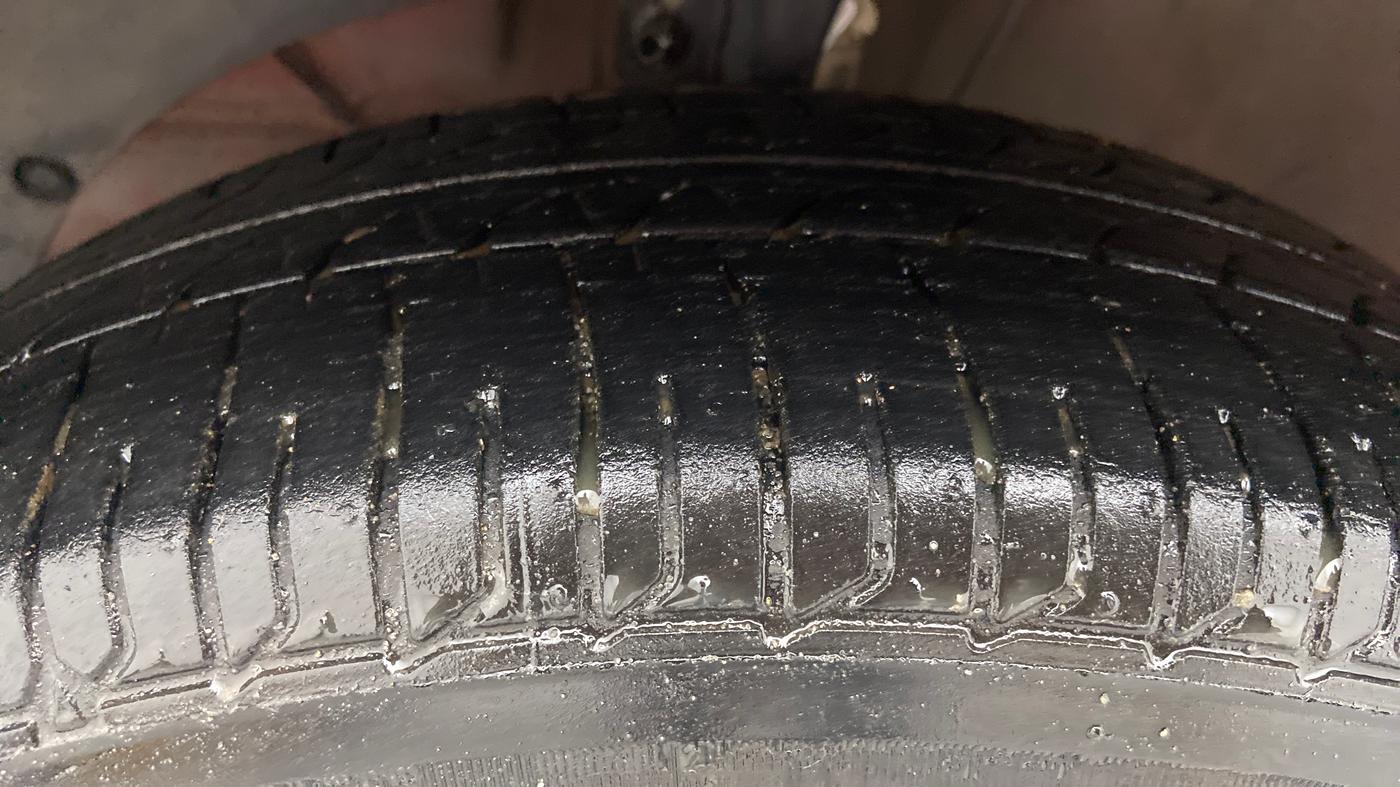 2017 Maruti Dzire ZDI PLUS, Diesel, Manual, 72,139 km, Left Front Tyre Tread